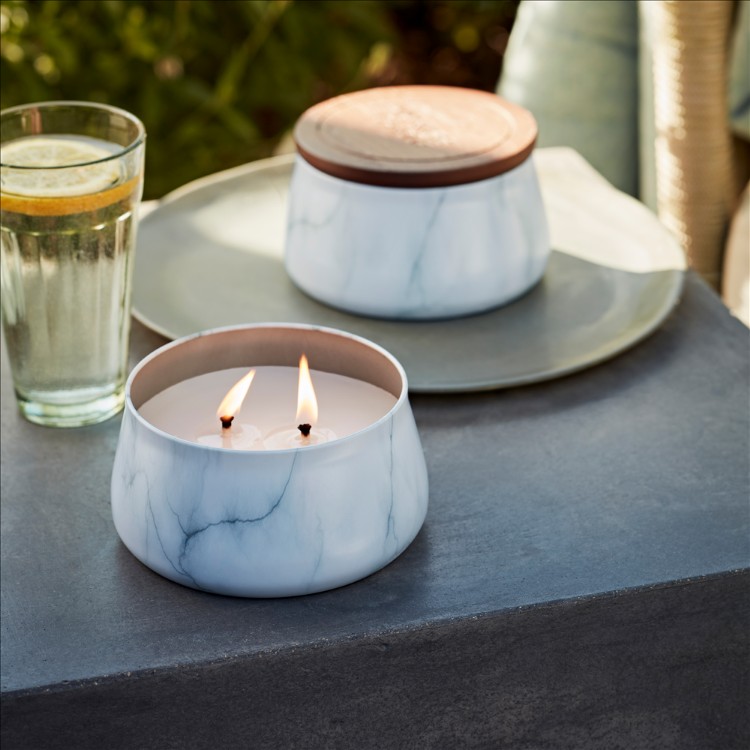 Immagine di Linden Tree Blossoms Outdoor Candle