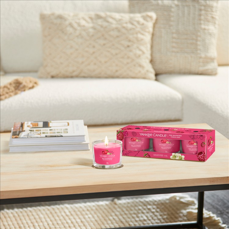 Immagine di Red Raspberry Signature Filled Votive