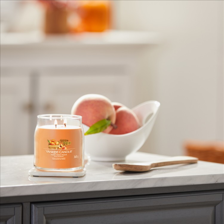 Bild von Farm Fresh Peach Signature Medium Jar
