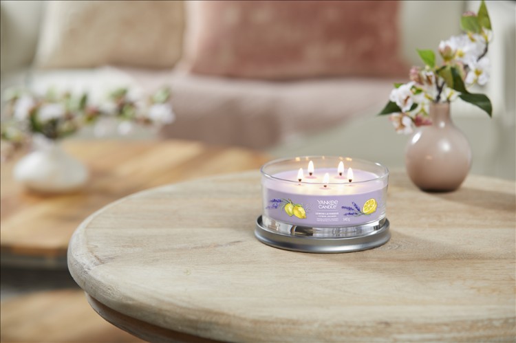 Immagine di Lemon Lavender Signature 5 Wick Tumbler