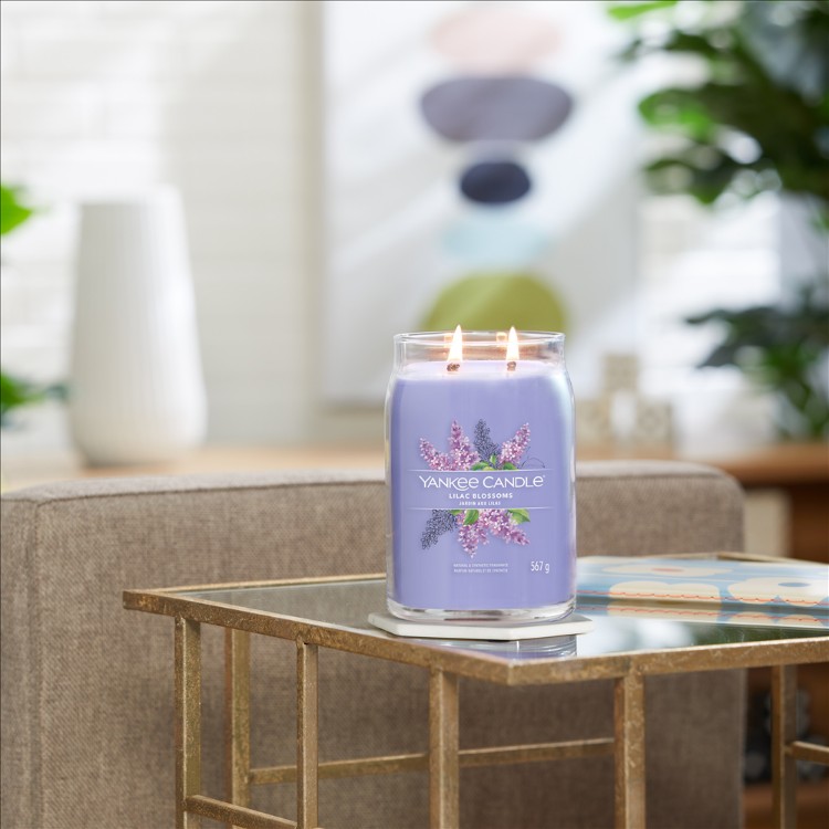 Bild von Lilac Blossoms Signature Large Jar