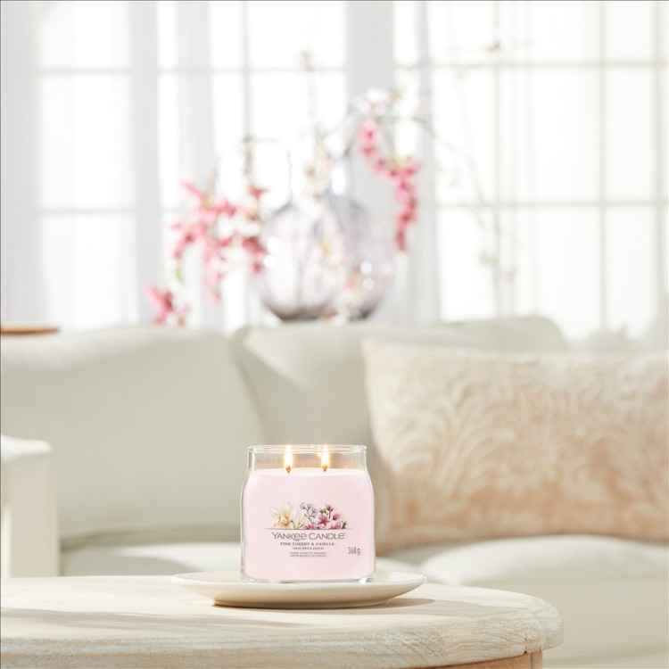 Image de Pink Cherry & Vanilla Signature Medium Jar