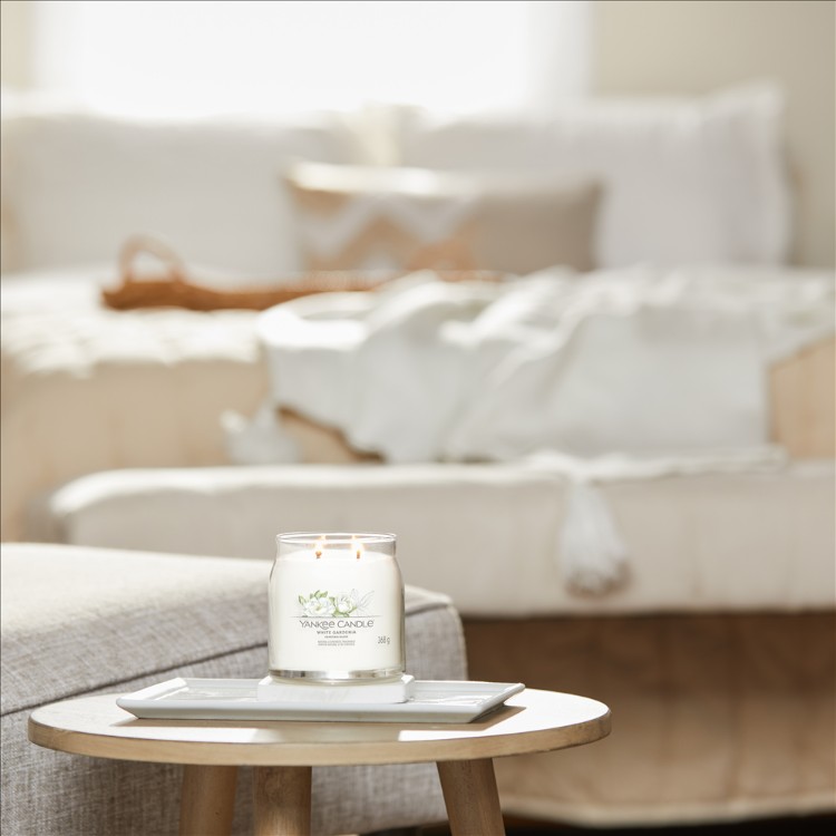 Immagine di White Gardenia Signature Medium Jar