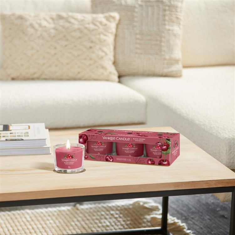Immagine di Black Cherry Signature 3 Pack Filled Votive