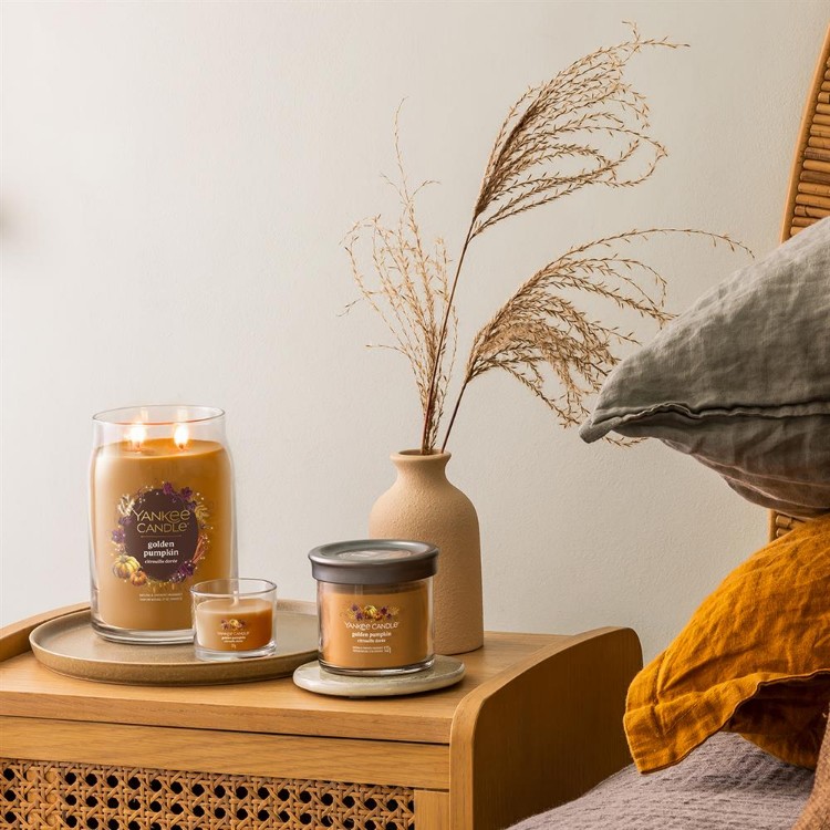 Immagine di Golden Pumpkin Signature Filled Votive