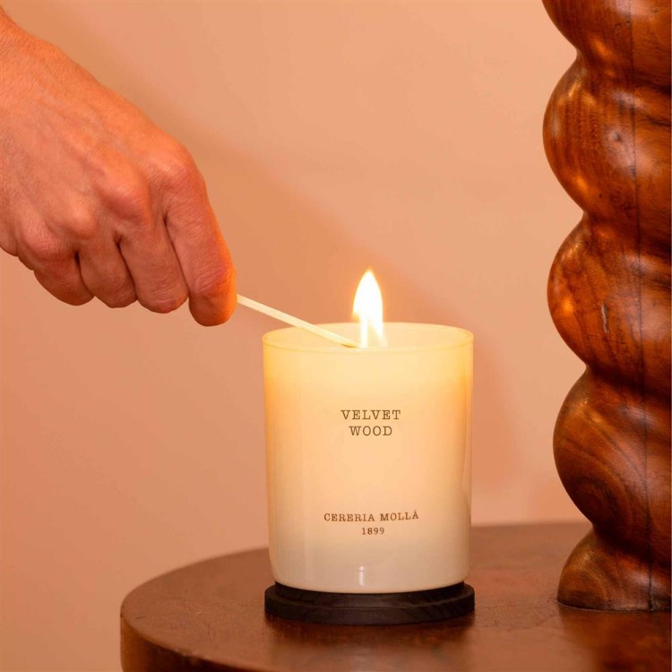Immagine di Velvet Wood Premium Candle 230g