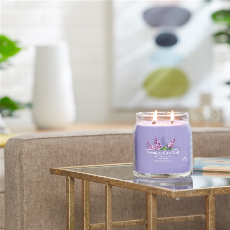 Image de Lilac Blossoms Signature Medium Jar
