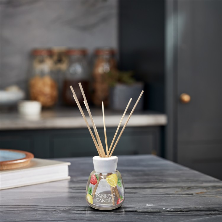 Immagine di Iced Berry Lemonade Signature Reed Diffuser 100ml