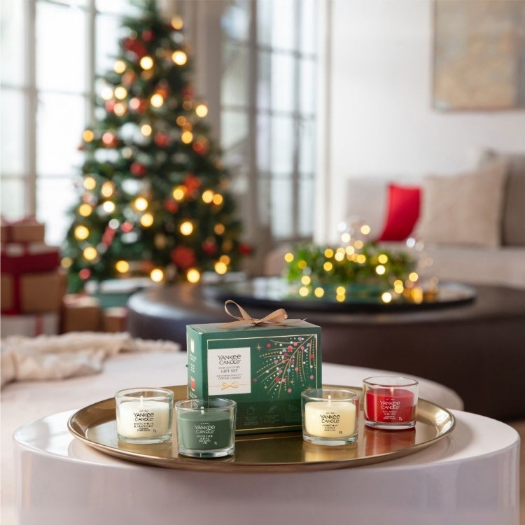 Immagine di Magical Christmas Moments 4 Mini Filled Votives Gift Set