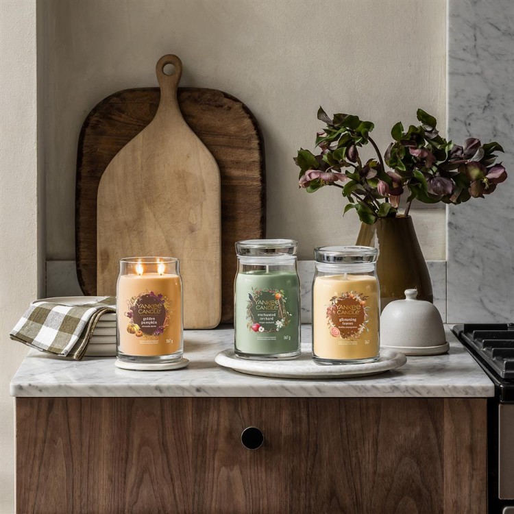 Bild von Glistening Leaves Signature Medium Jar