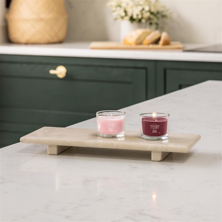 Bild von Black Cherry Signature Filled Votive